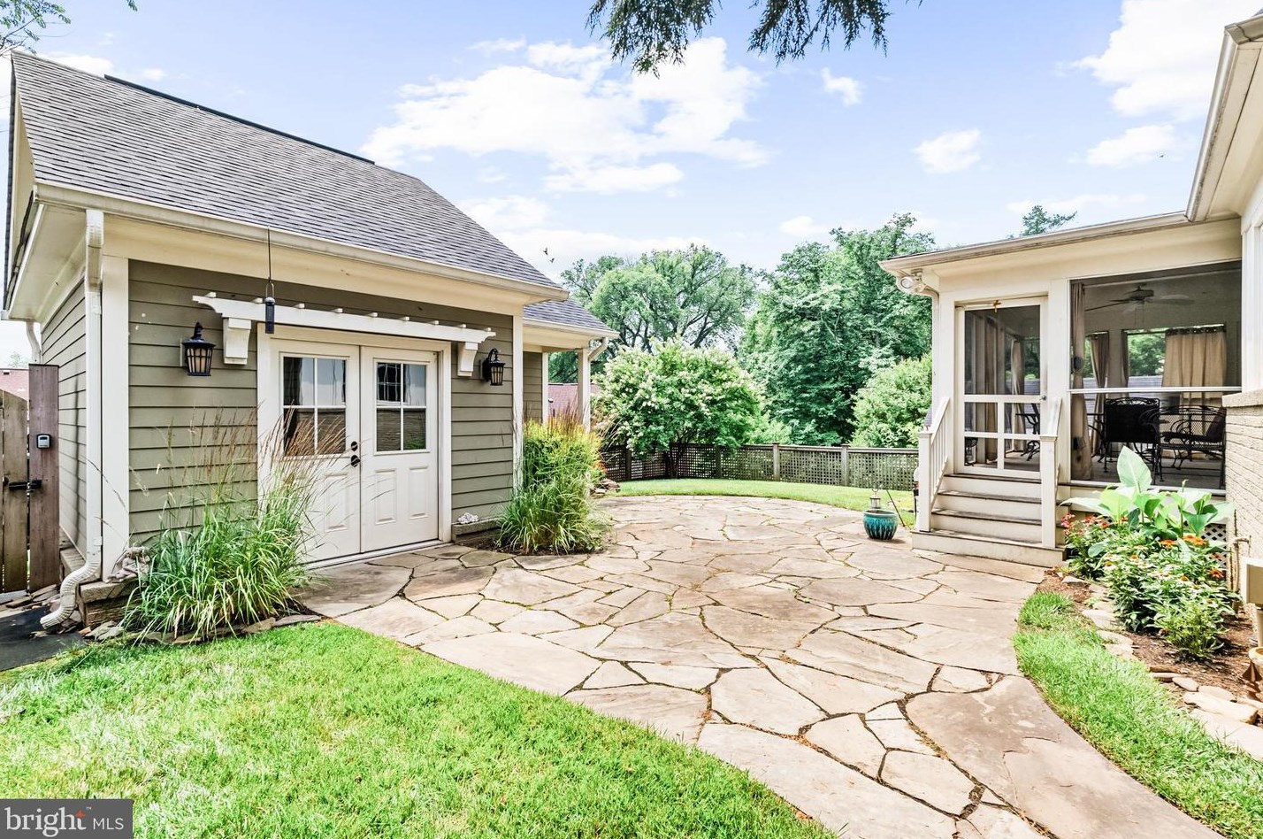 2028 Lanier Dr, Silver Spring MD 20910-5021 exterior