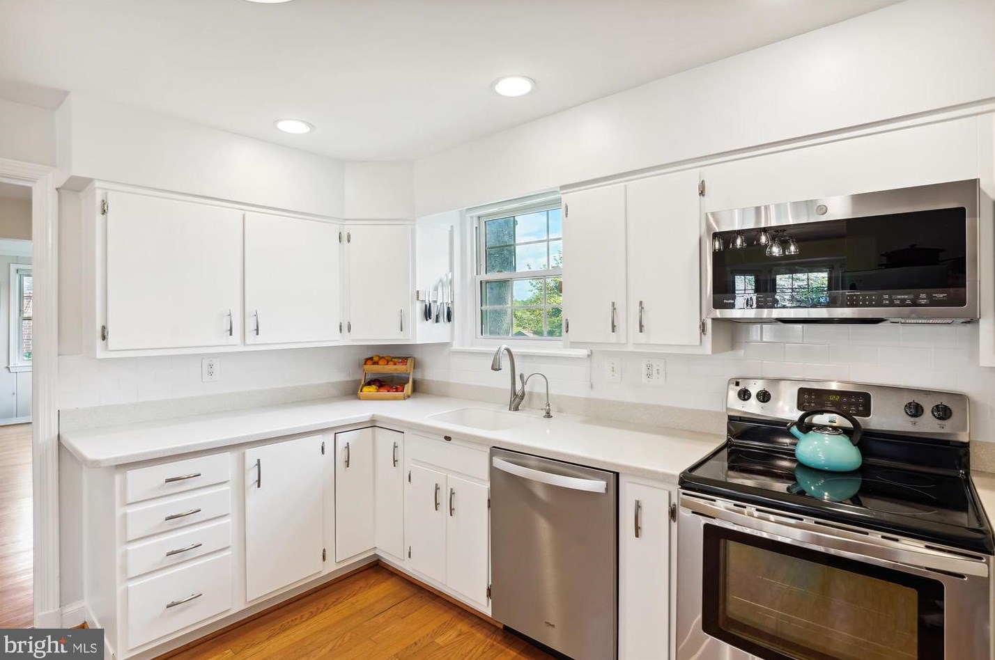 9203 Summit Rd, Silver Spring MD 20910-4132 exterior