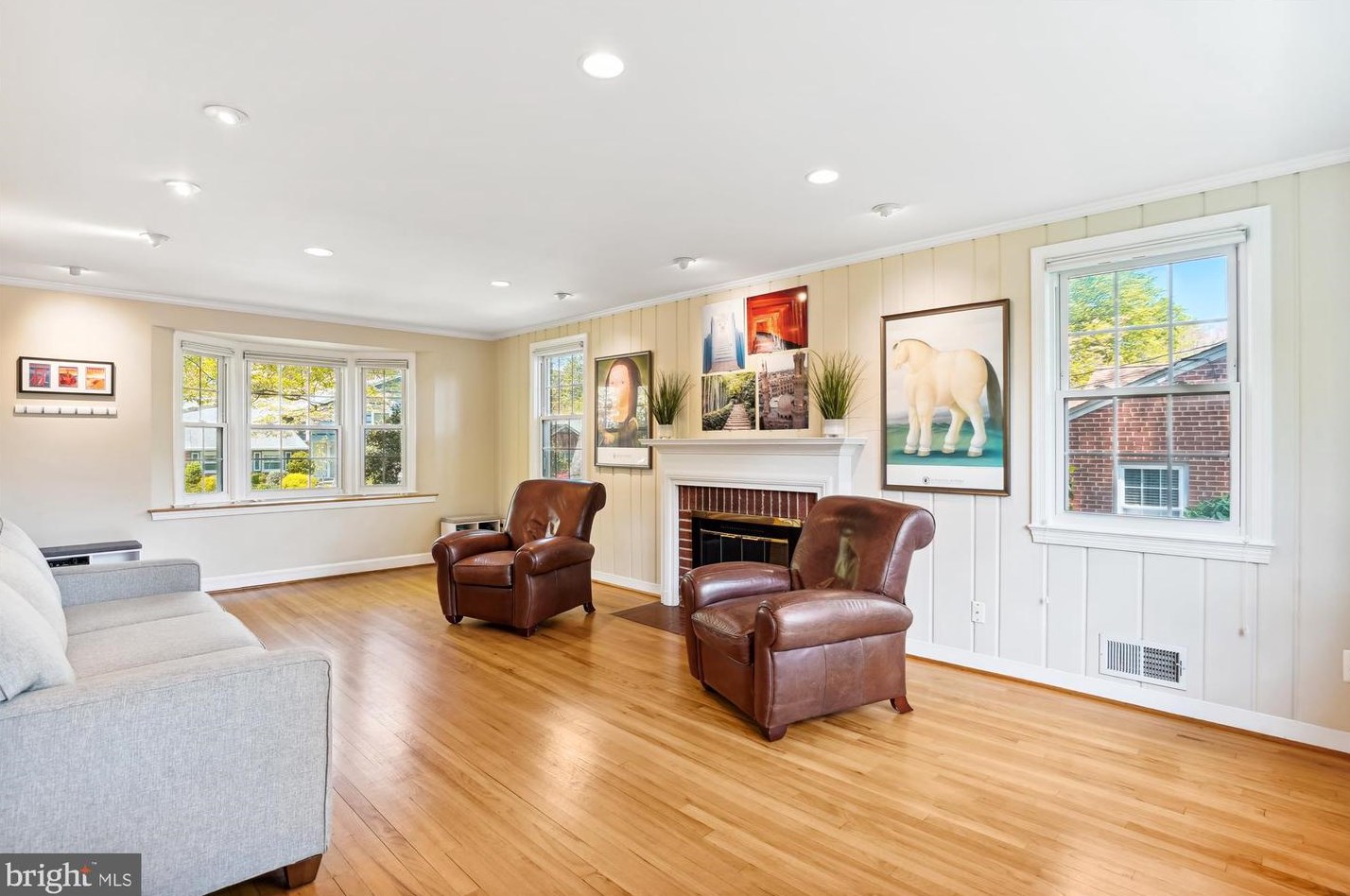 9203 Summit Rd, Silver Spring MD 20910-4132 exterior