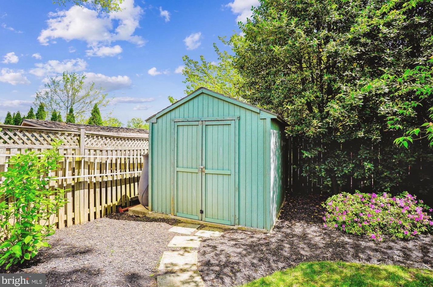 9203 Summit Rd, Silver Spring MD 20910-4132 exterior