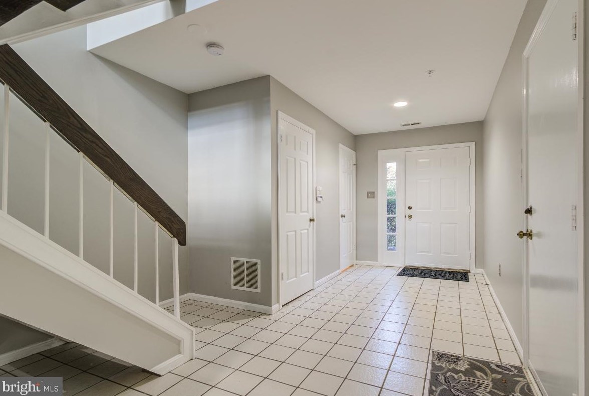 5912 Edson Ln, Rockville MD  20852-2932 exterior