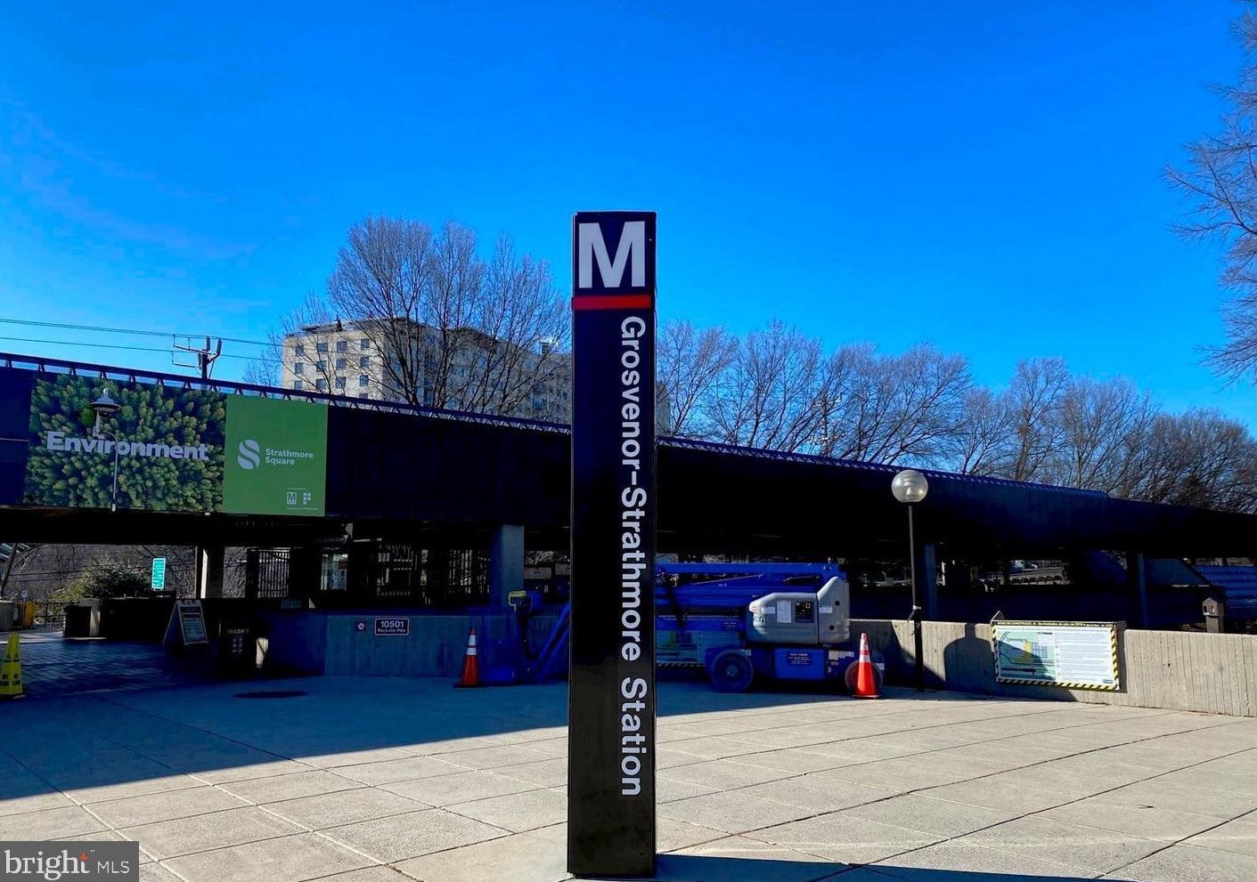 10201 Grosvenor Pl, Rockville MD  20852-4600 exterior