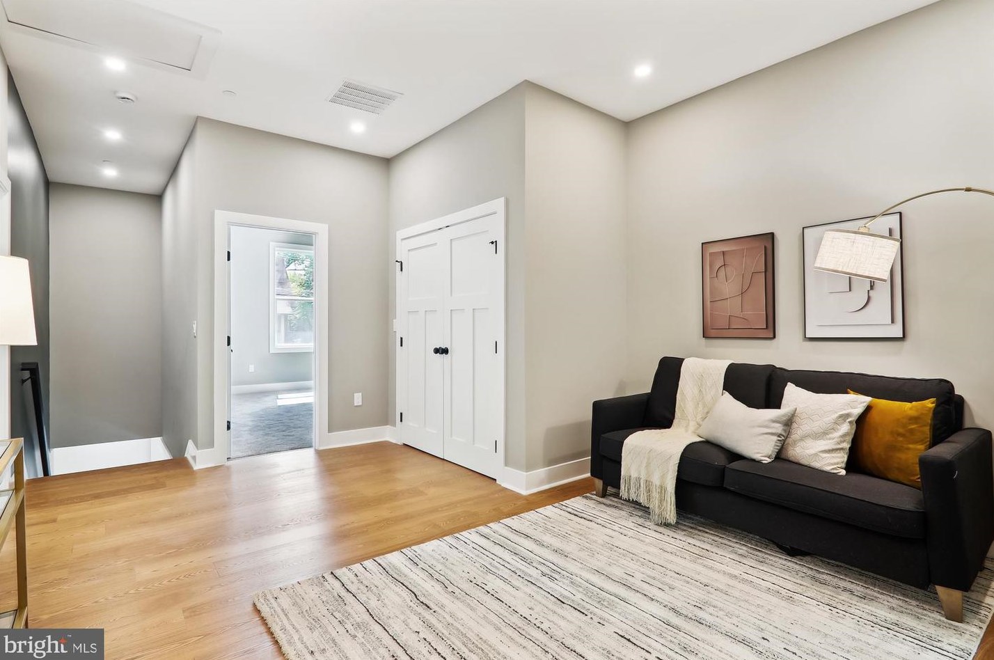 6609 Cockerille Ave, Silver Spring MD  20912-4732 exterior