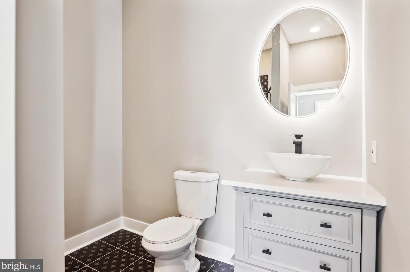 6609 Cockerille Ave, Silver Spring MD  20912-4732 exterior