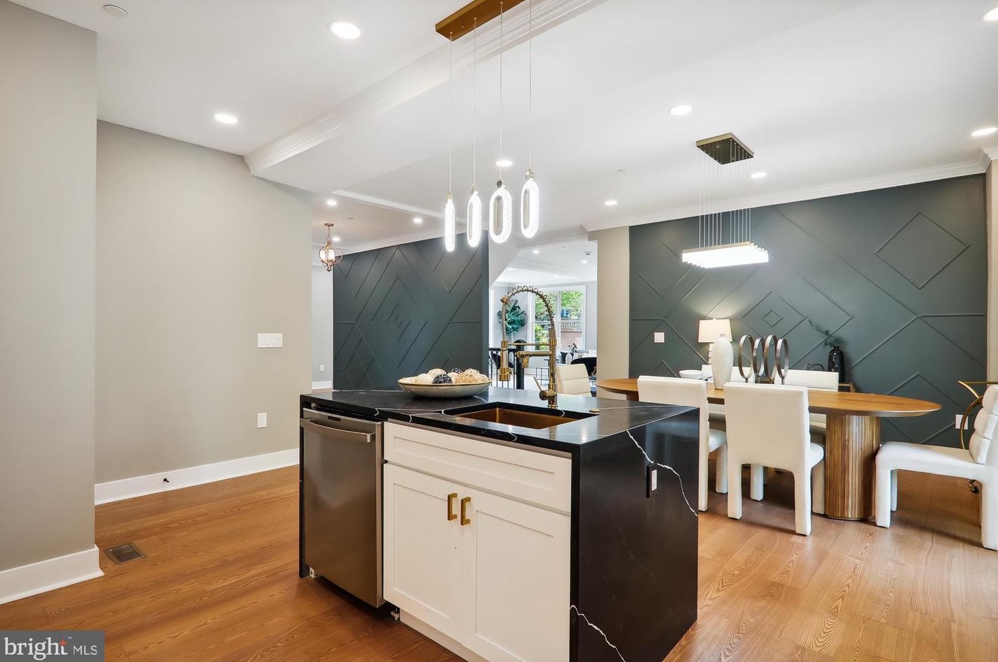 6609 Cockerille Ave, Silver Spring MD  20912-4732 exterior