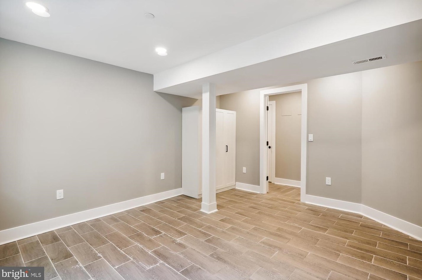 6609 Cockerille Ave, Silver Spring MD  20912-4732 exterior