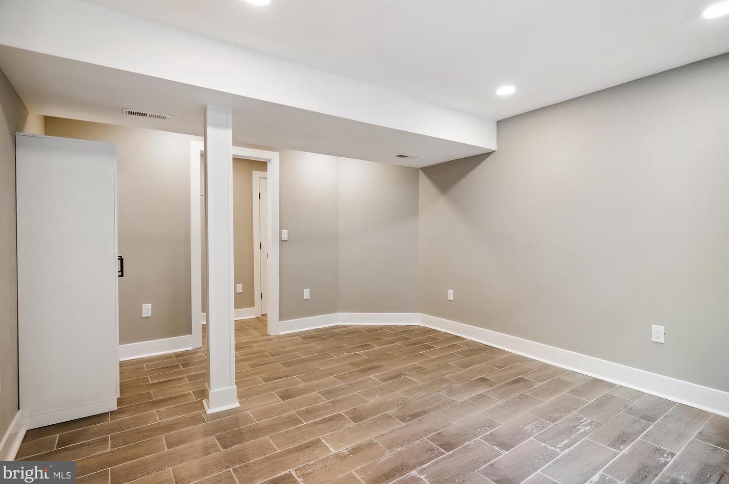 6609 Cockerille Ave, Silver Spring MD  20912-4732 exterior