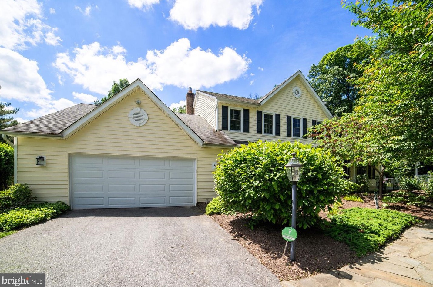 8710 Lochaven Dr, Gaithersburg, MD 20882-4464