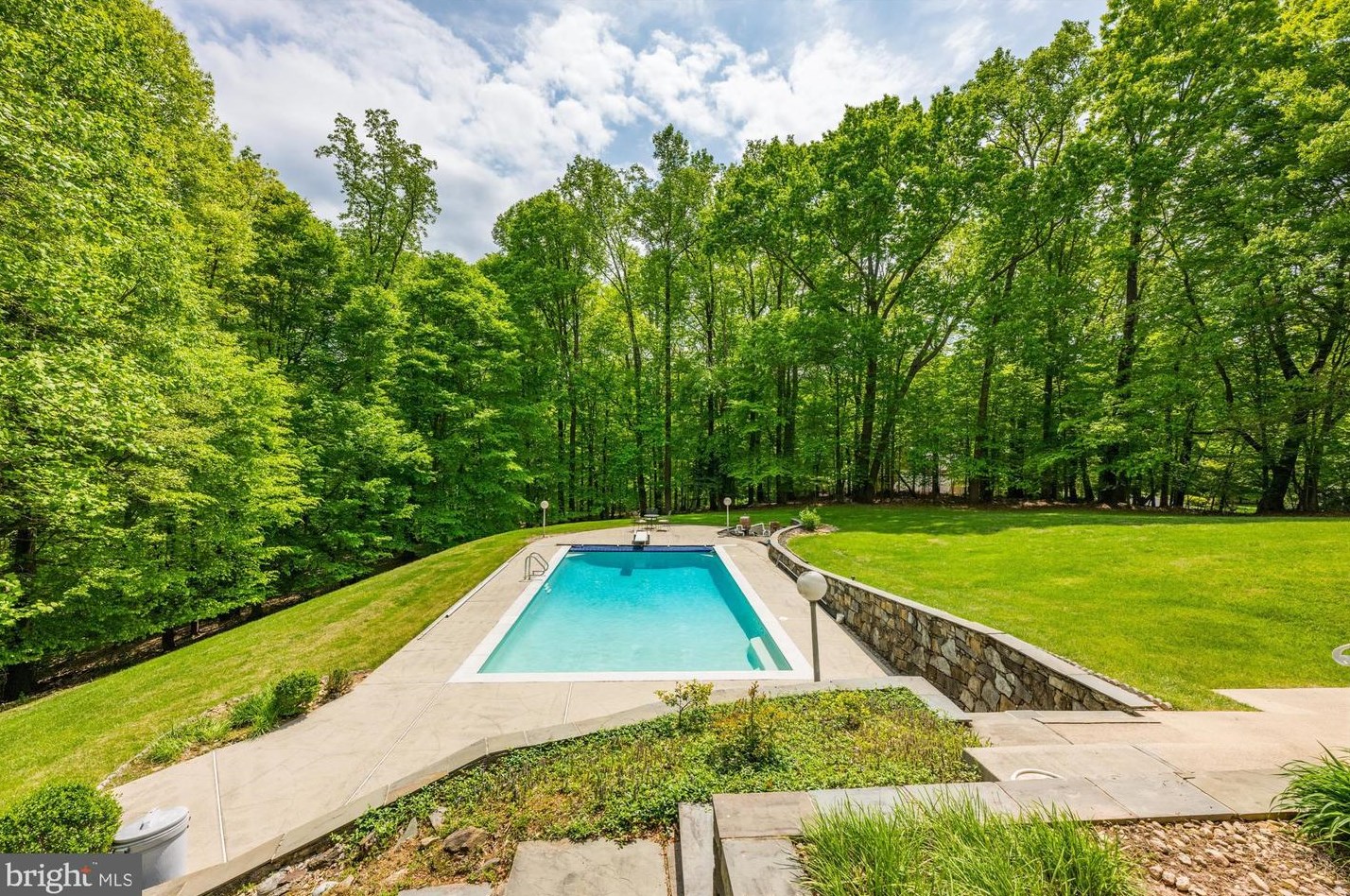 7309 Brookstone Ct, Rockville MD 20854-4838 exterior