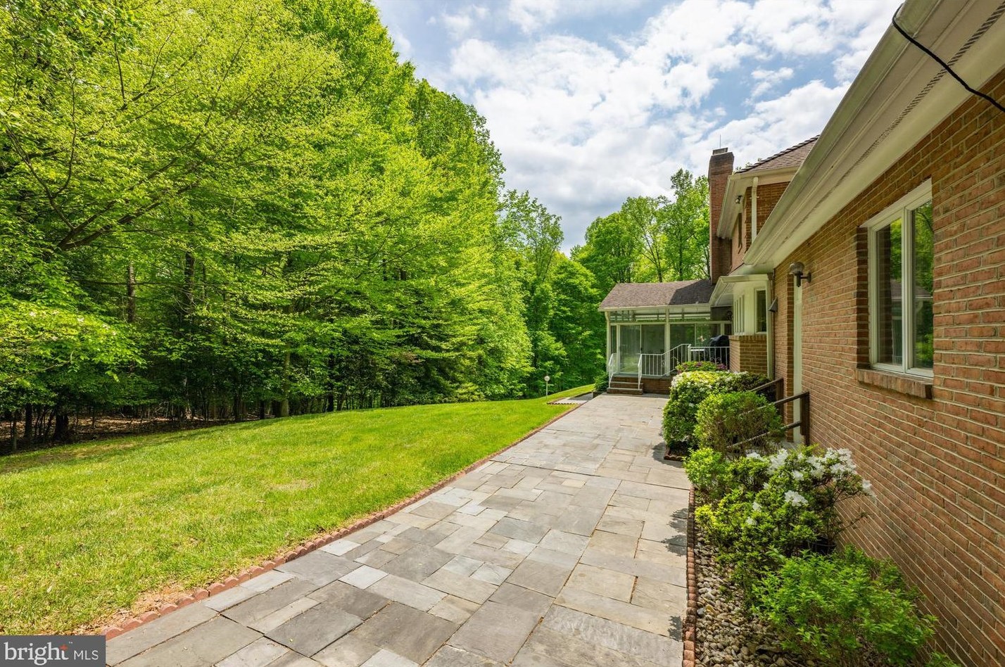 7309 Brookstone Ct, Rockville MD 20854-4838 exterior