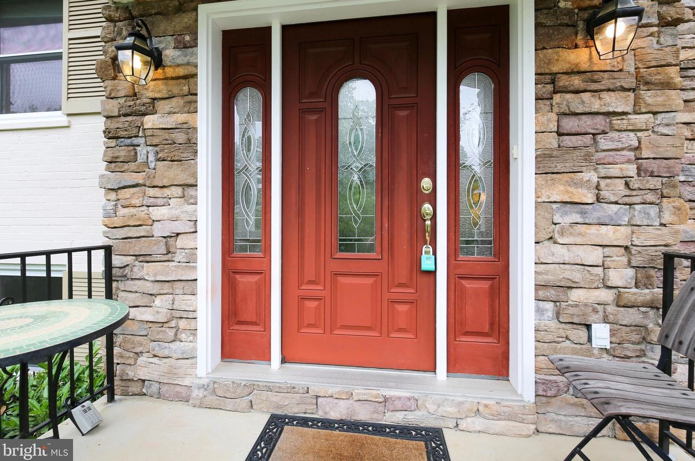 7513 Holiday Ter, Bethesda, MD 20817-6611