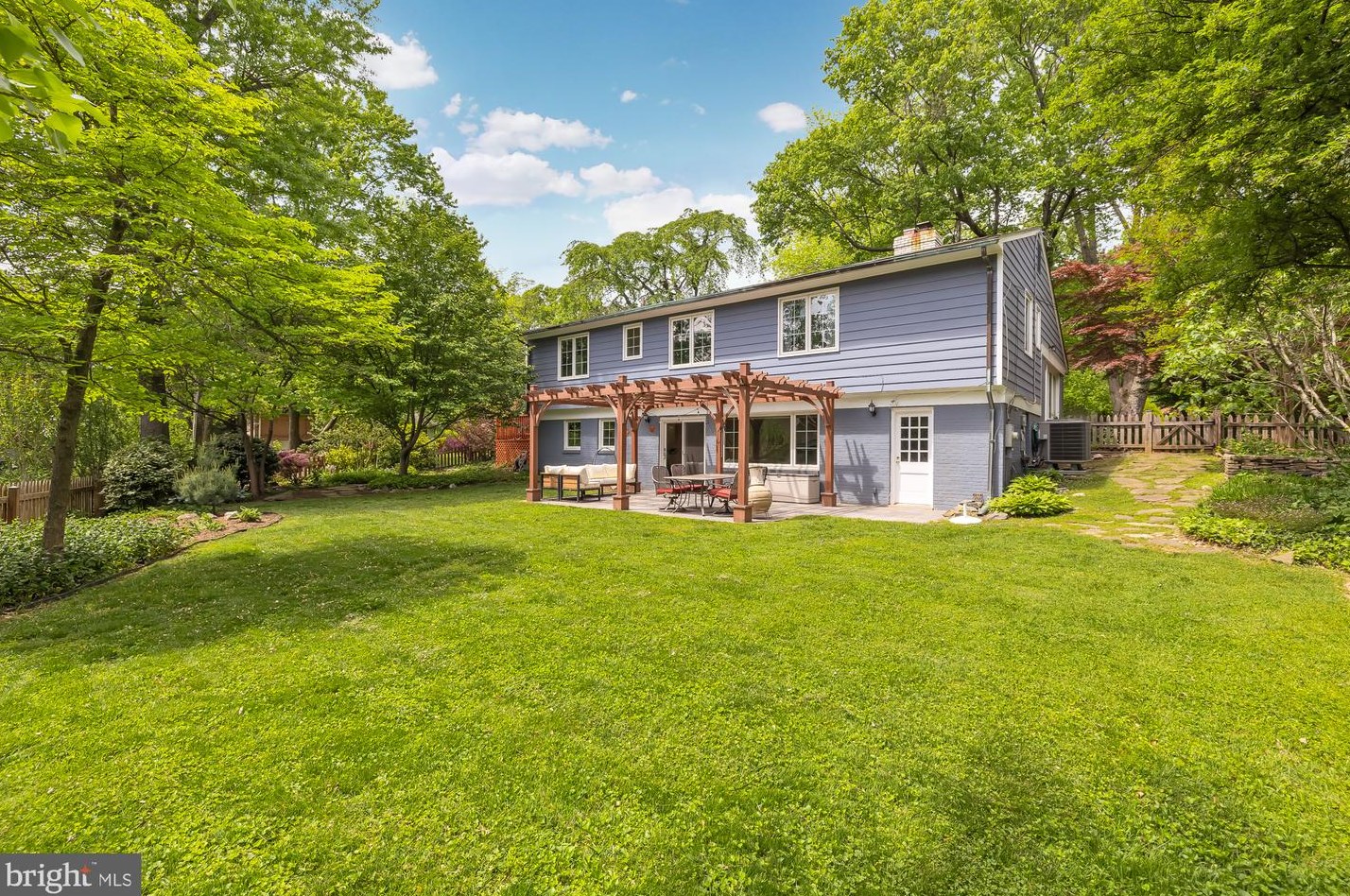 5401 Uppingham St, Bethesda, MD 20815-5509