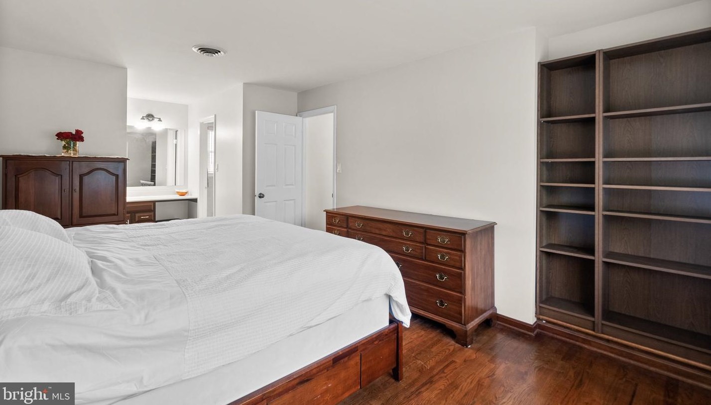 26217 Rudale Dr, Clarksburg MD 20871-9658 exterior