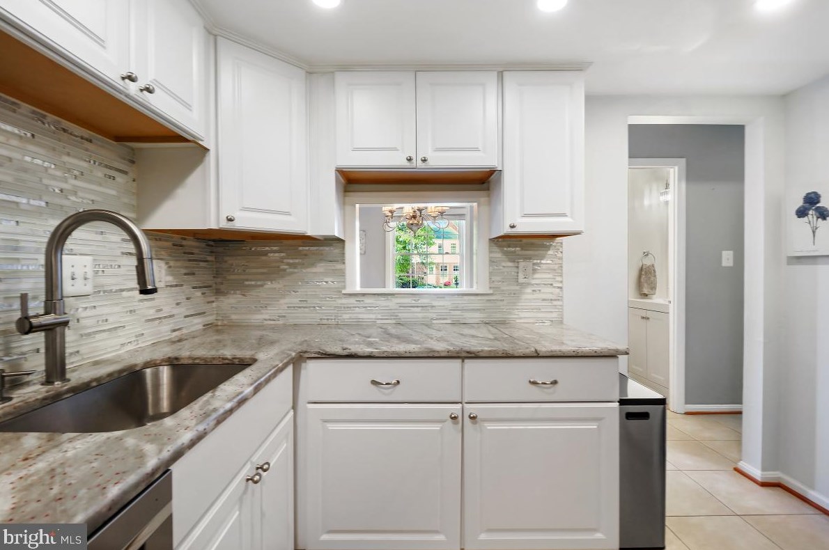 19 Orch Dr, Gaithersburg MD 20878-2221 exterior