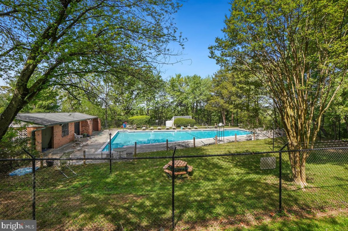 19 Orch Dr, Gaithersburg MD 20878-2221 exterior