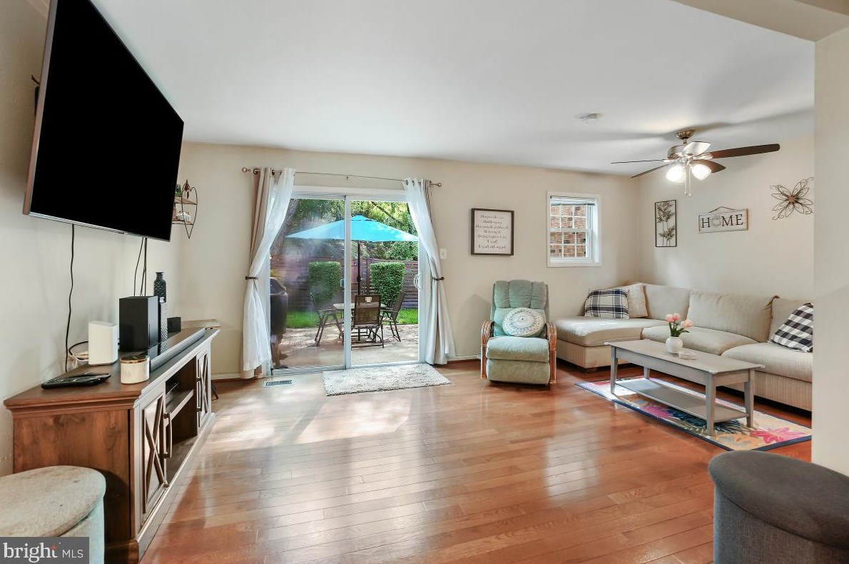 19 Orch Dr, Gaithersburg MD 20878-2221 exterior