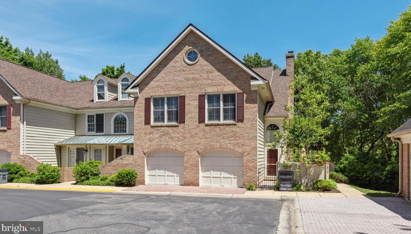 10817 Luxberry Dr, Rockville, MD 20852-5504