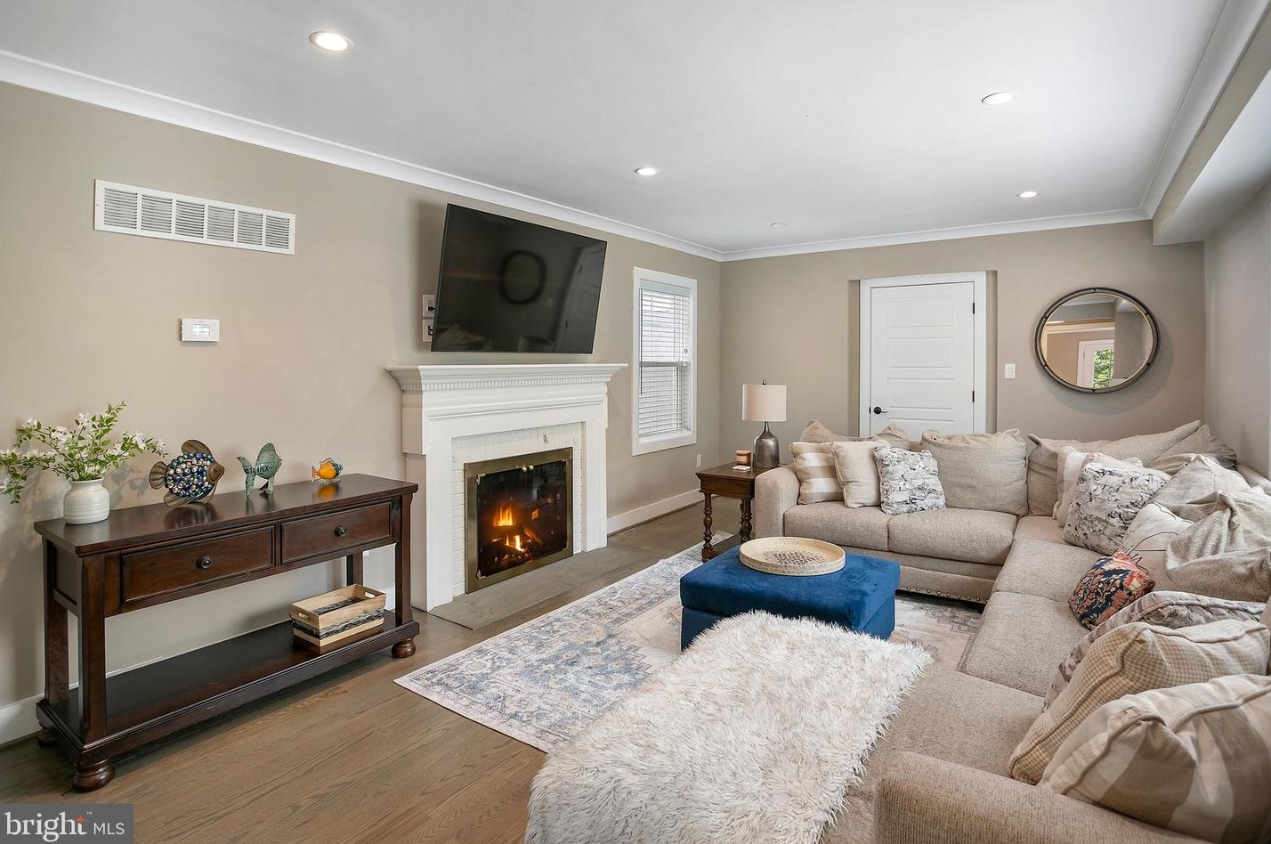 10525 Sweetbriar Pkwy, Silver Spring, MD 20903-1238