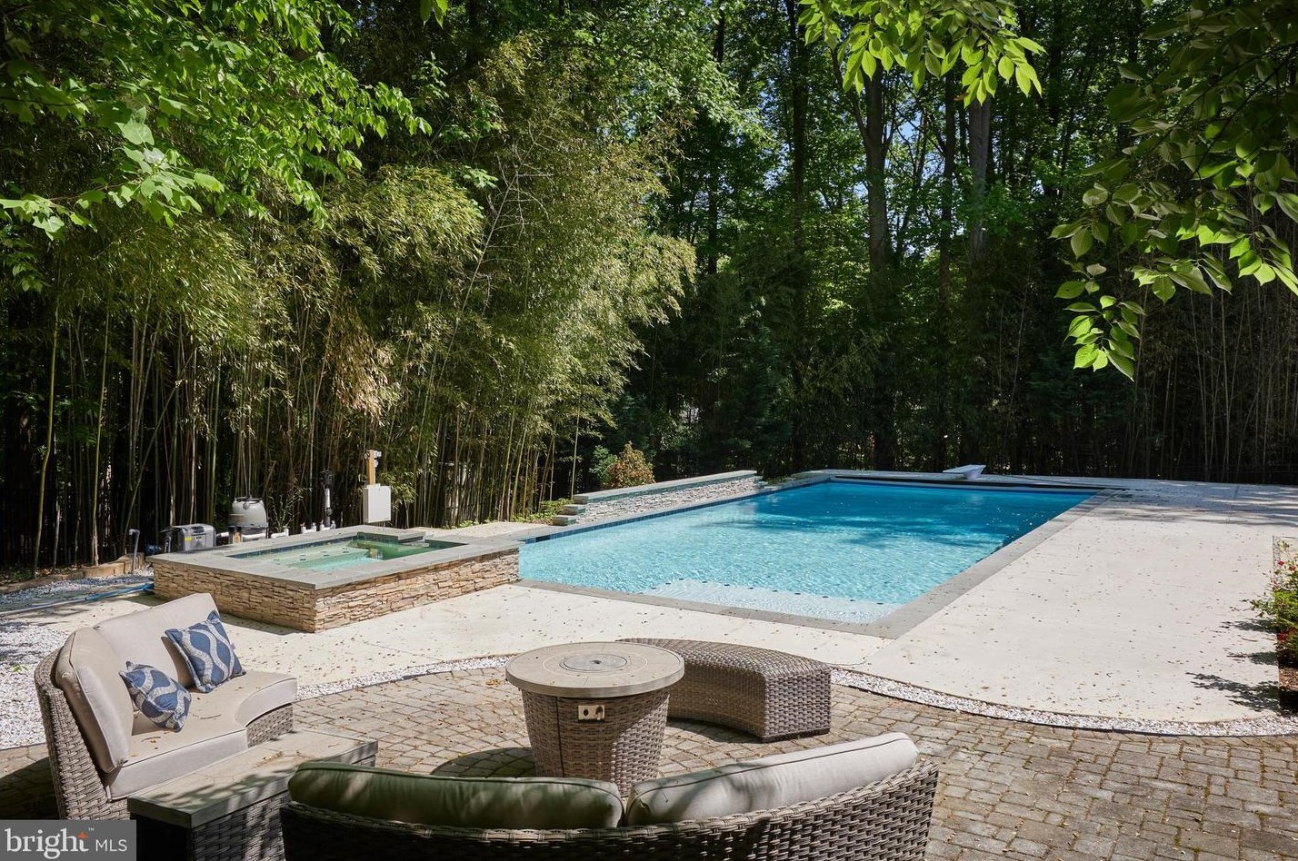 8505 Carlynn Dr, Bethesda MD 20817-4310 exterior