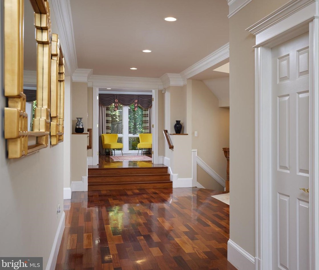 8505 Carlynn Dr, Bethesda MD 20817-4310 exterior