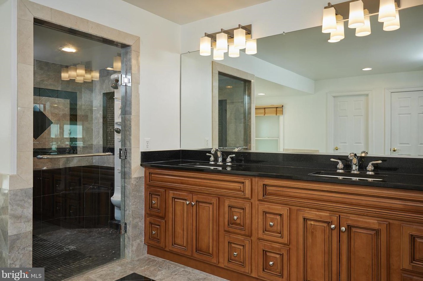 8505 Carlynn Dr, Bethesda MD 20817-4310 exterior