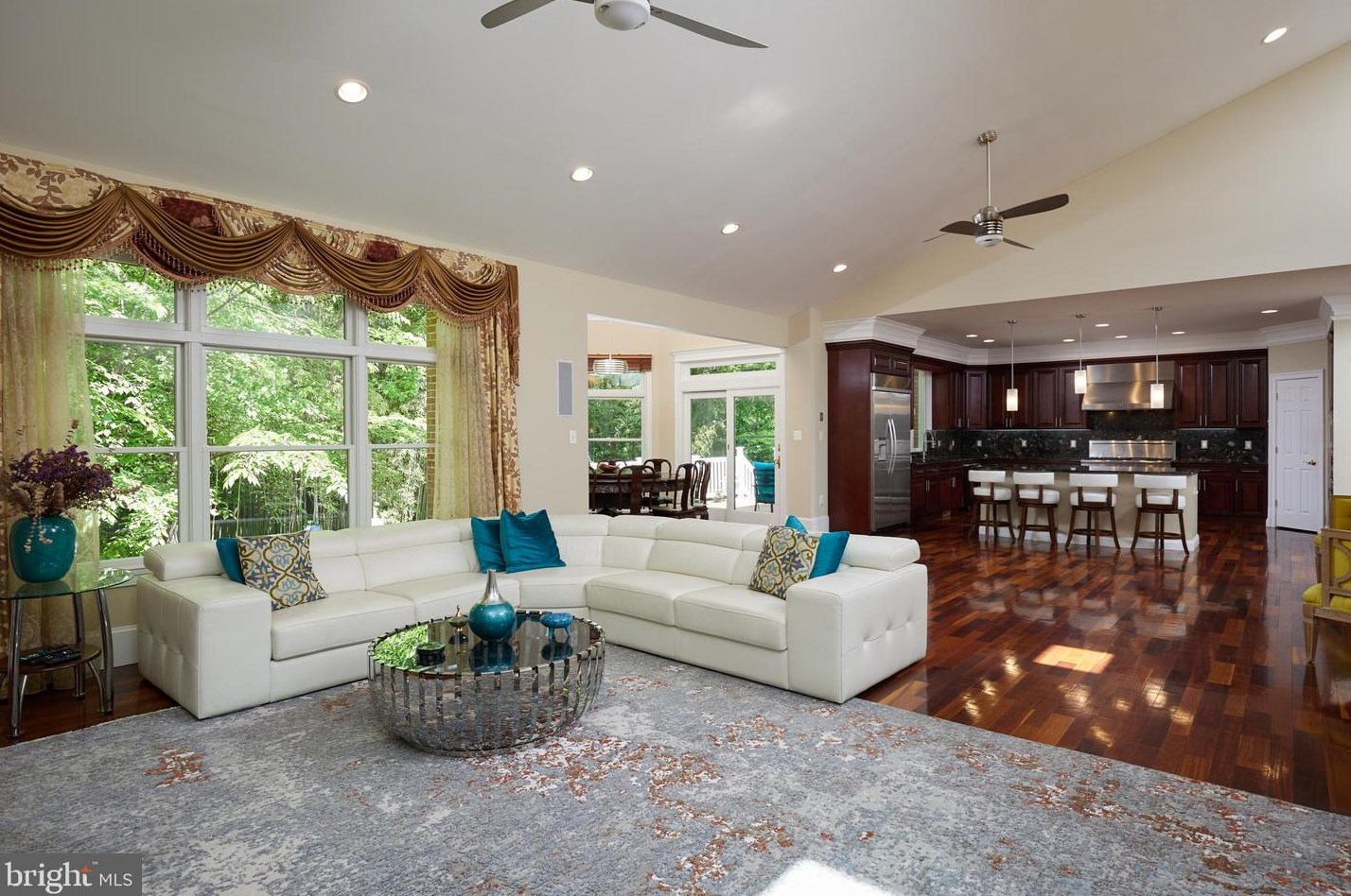 8505 Carlynn Dr, Bethesda MD 20817-4310 exterior