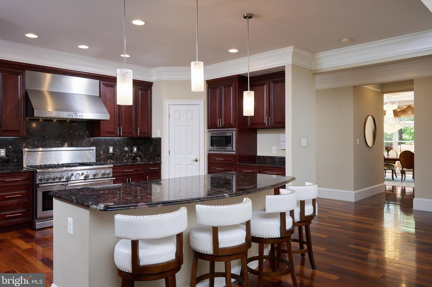 8505 Carlynn Dr, Bethesda MD 20817-4310 exterior