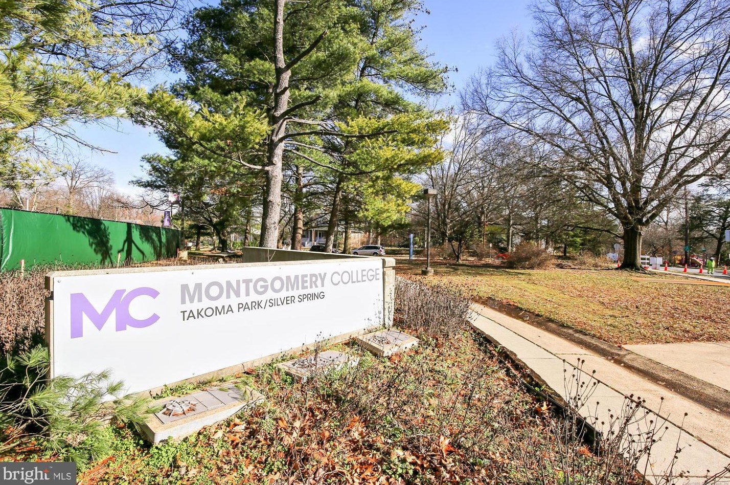 7902 Glenside Dr, Silver Spring MD 20912-7327 exterior