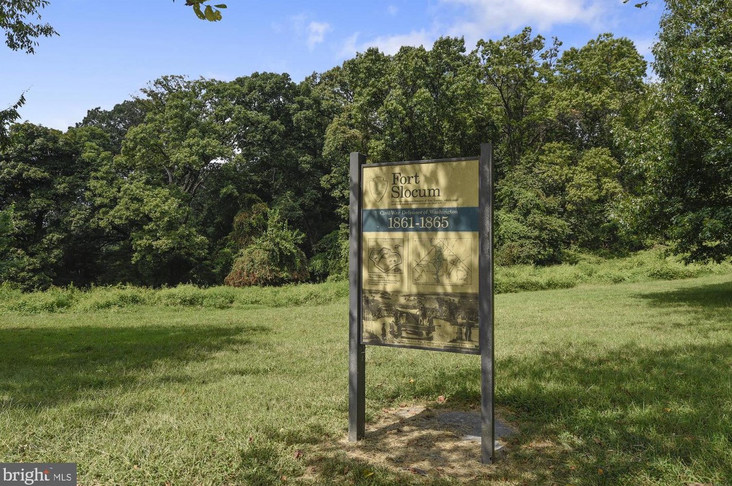 7902 Glenside Dr, Silver Spring MD 20912-7327 exterior