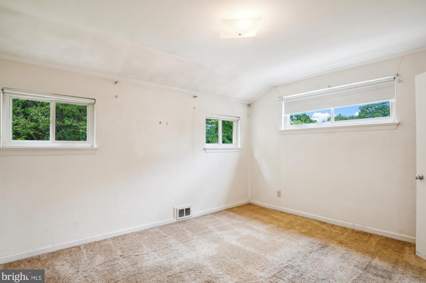 7902 Glenside Dr, Silver Spring MD 20912-7327 exterior