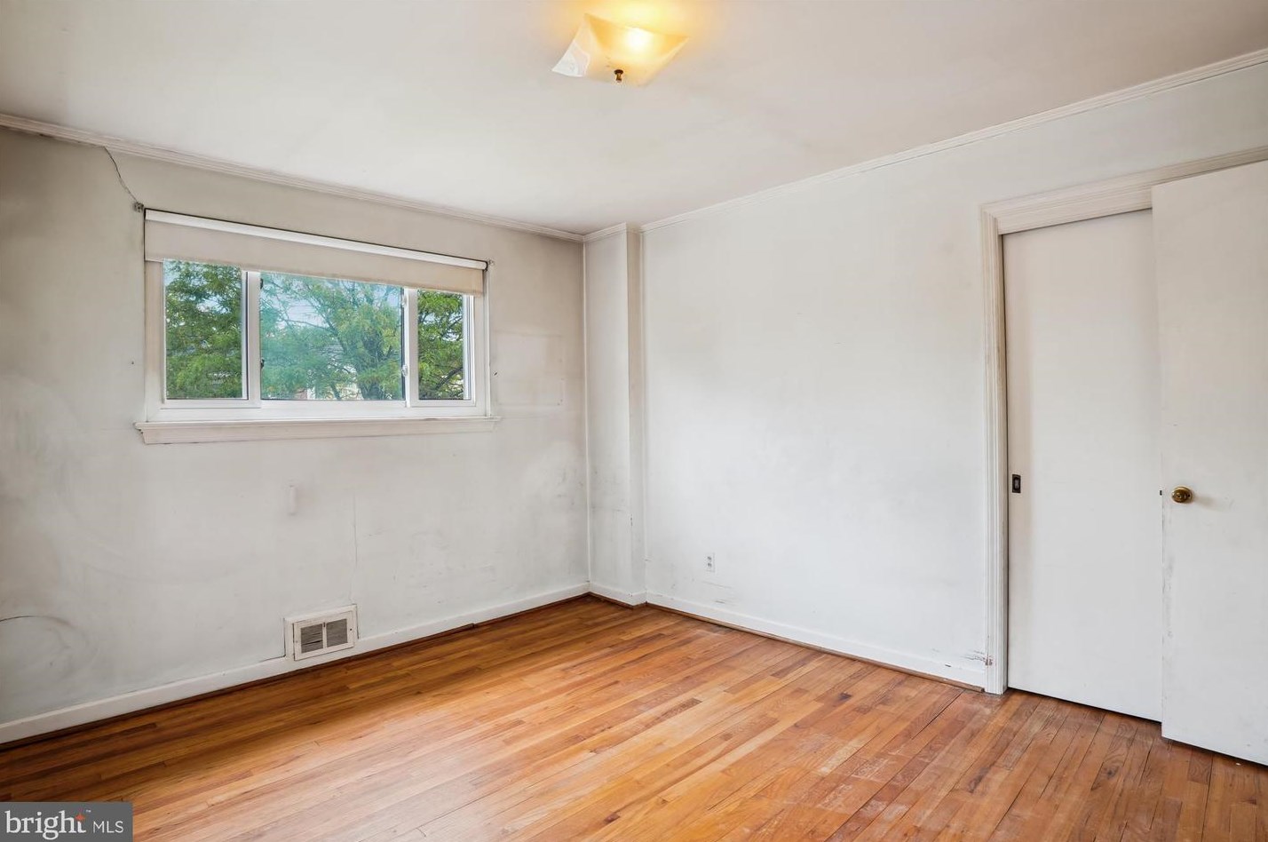 7902 Glenside Dr, Silver Spring MD 20912-7327 exterior