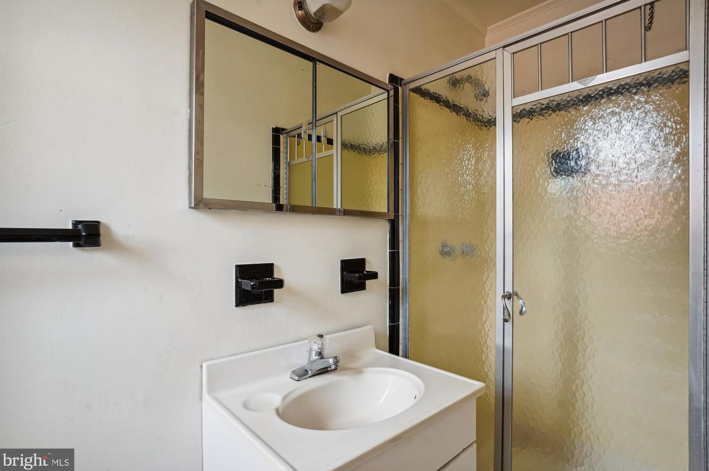 7902 Glenside Dr, Silver Spring MD 20912-7327 exterior