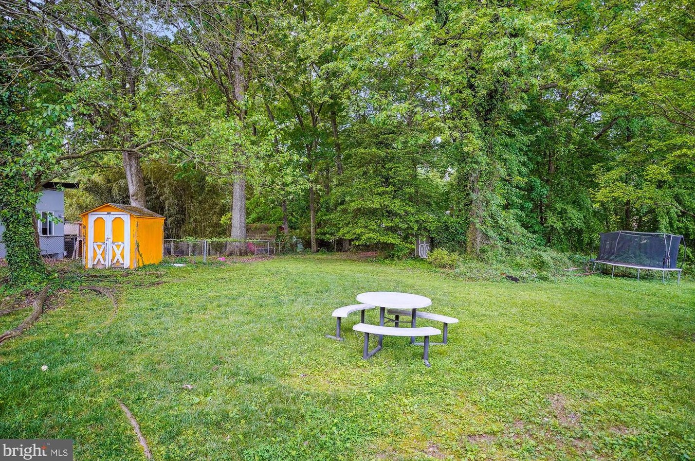 7902 Glenside Dr, Silver Spring MD 20912-7327 exterior