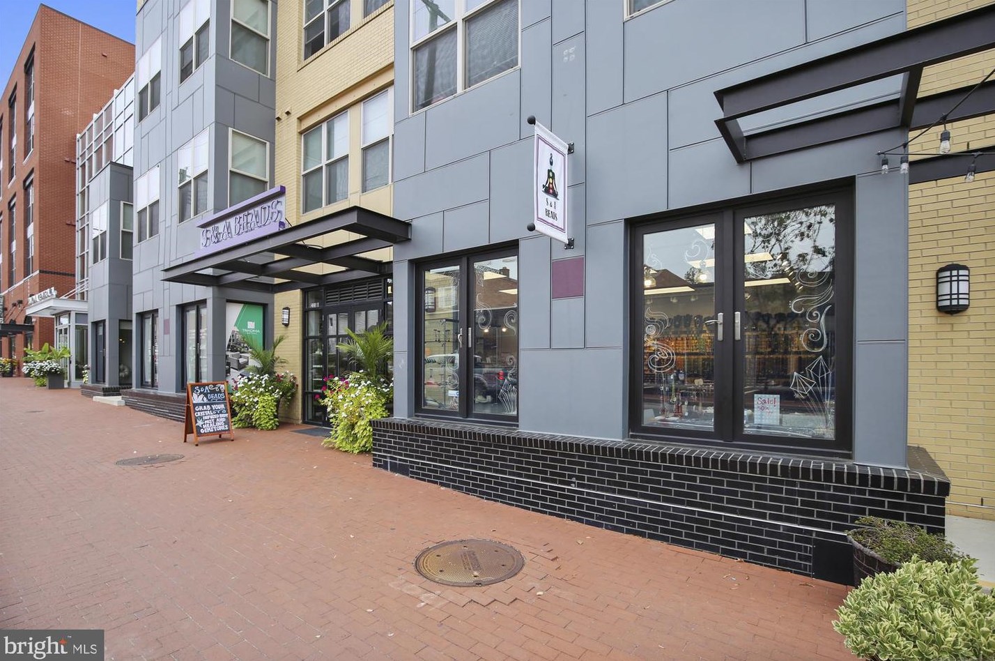 7902 Glenside Dr, Silver Spring MD 20912-7327 exterior