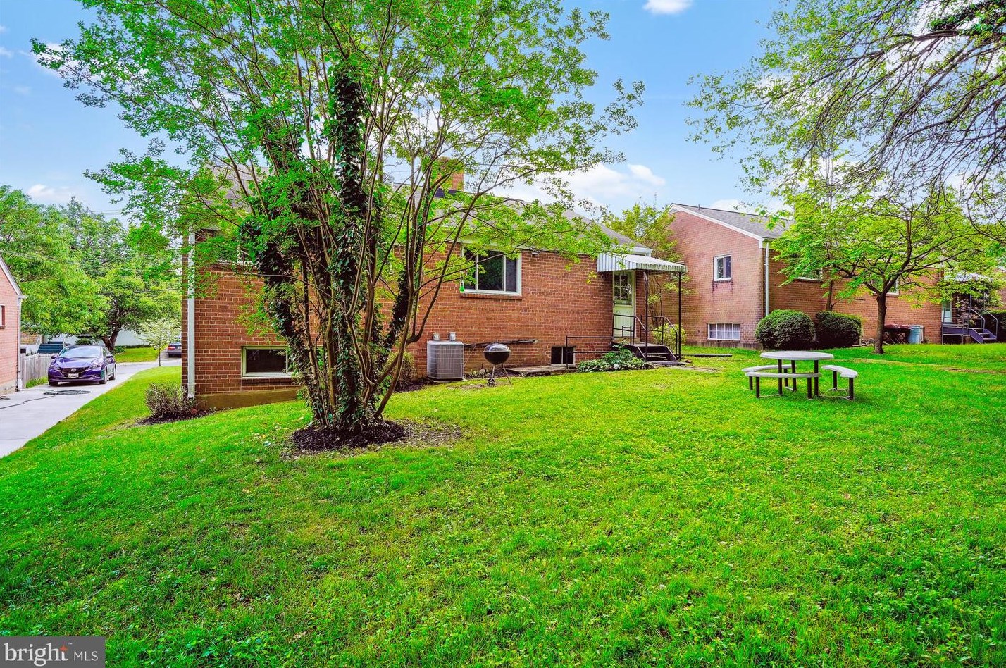 7902 Glenside Dr, Silver Spring MD 20912-7327 exterior