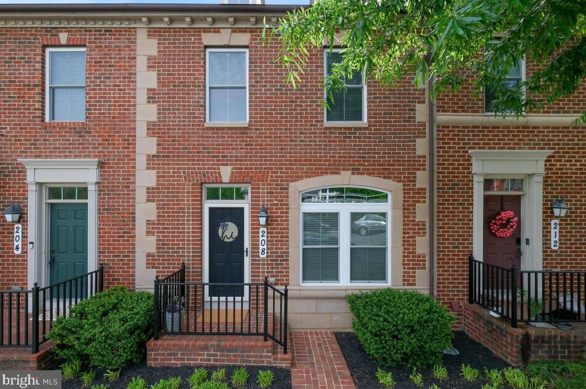 208 Parkview Ave, Gaithersburg, MD 20878-4042