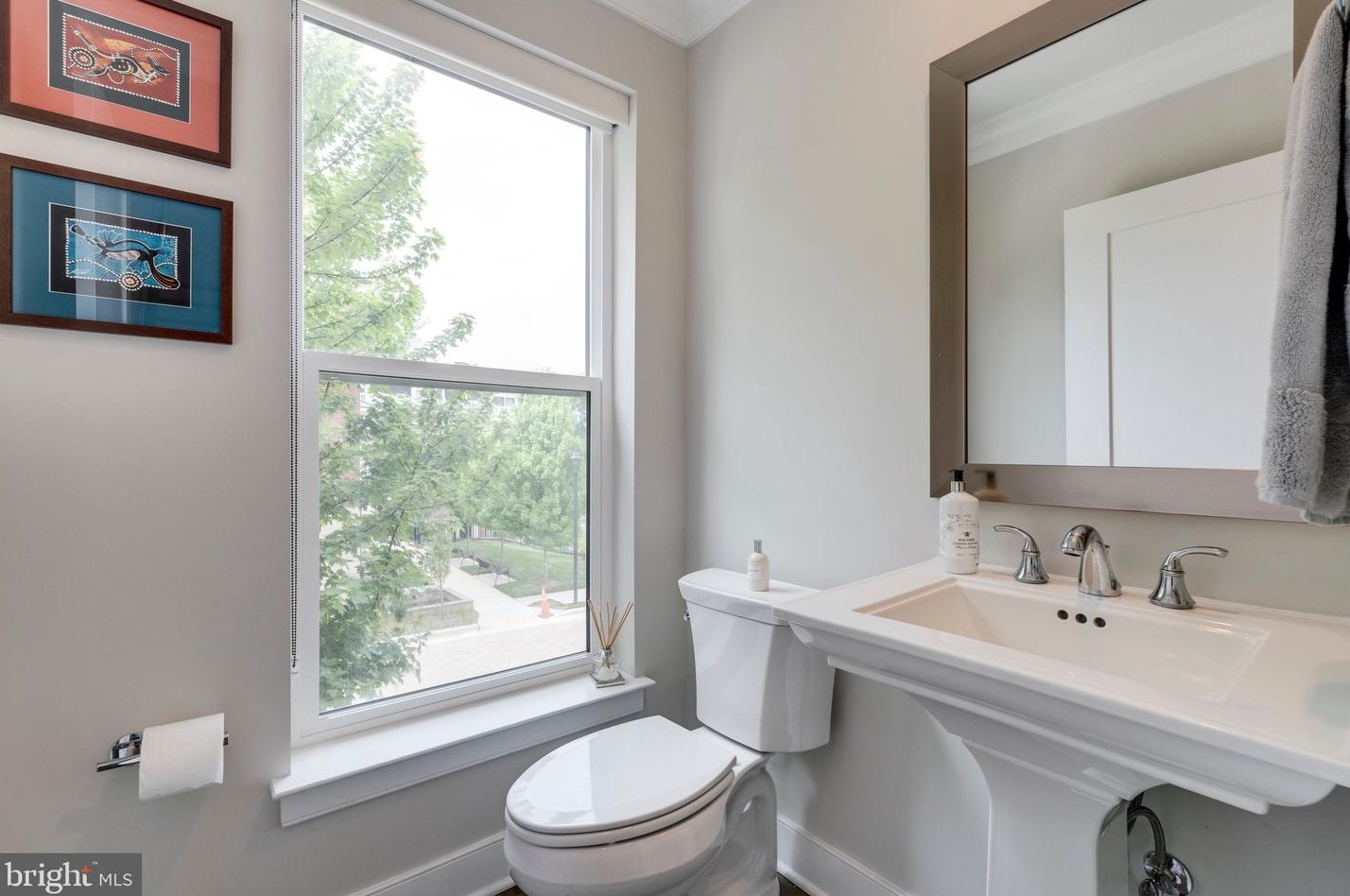 10294 Grosvenor Pl, Rockville MD 20852 exterior