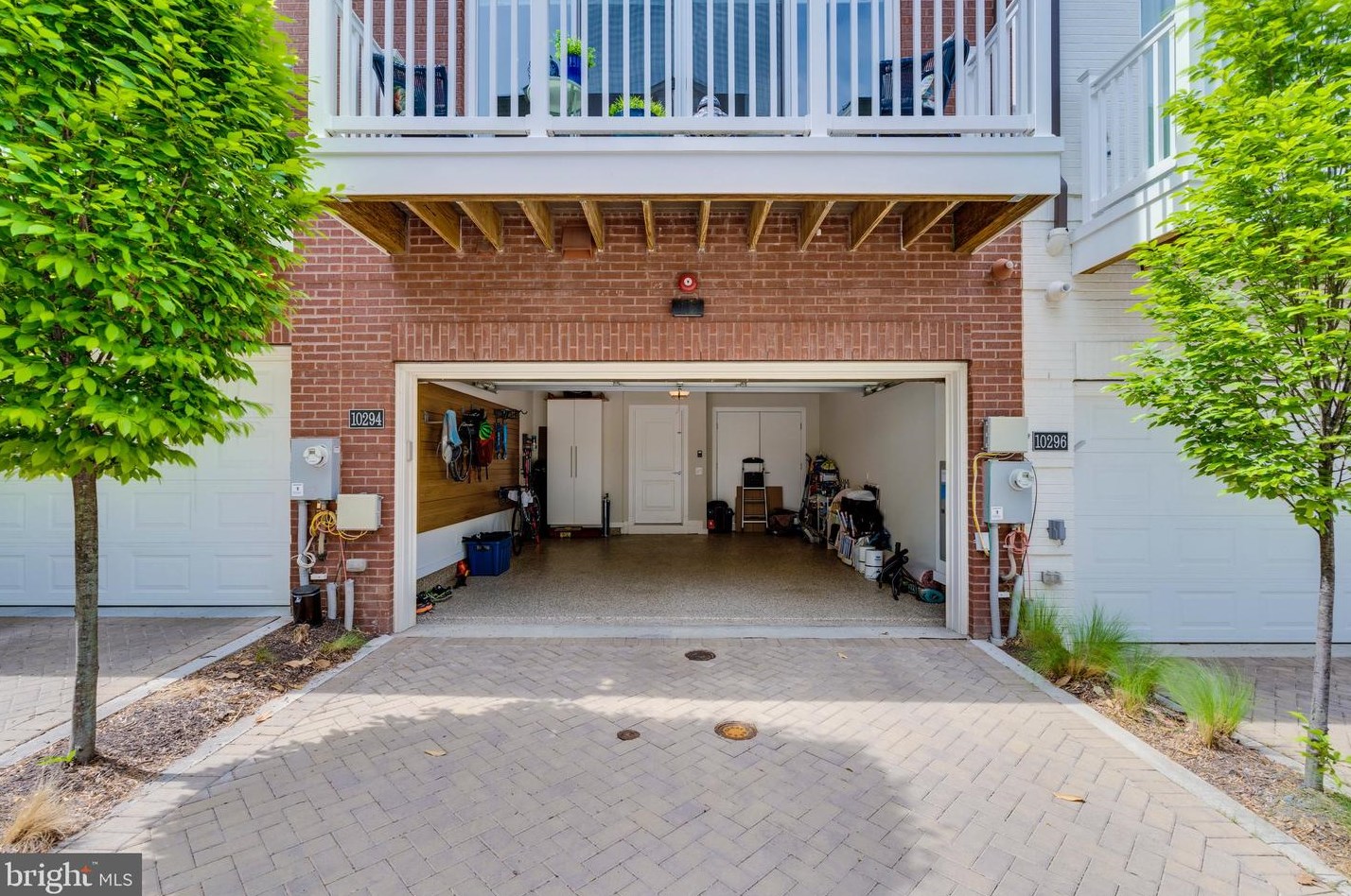 10294 Grosvenor Pl, Rockville MD 20852 exterior