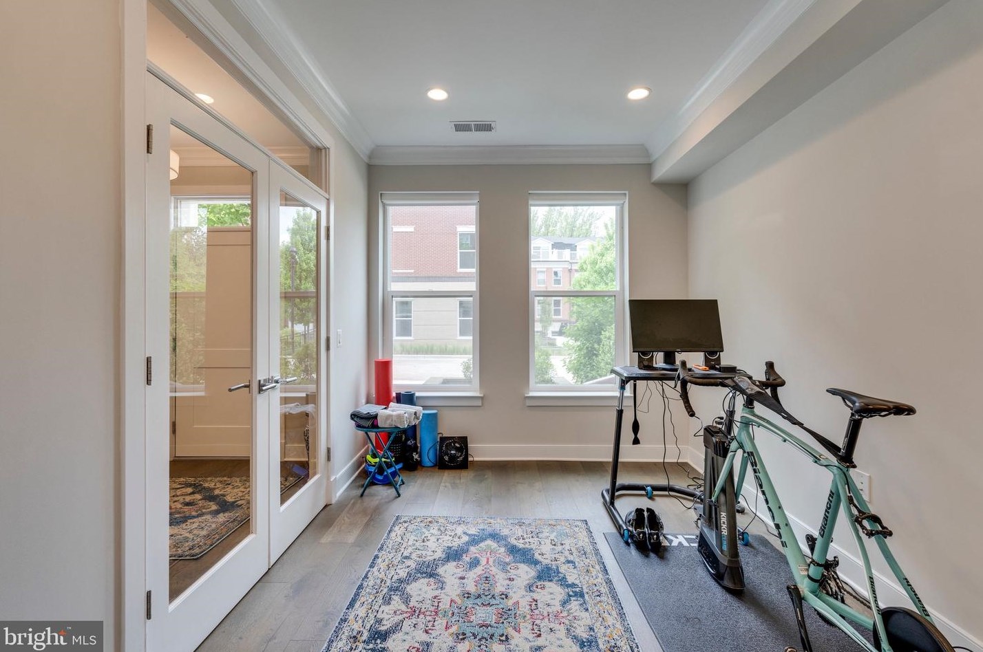 10294 Grosvenor Pl, Rockville MD 20852 exterior