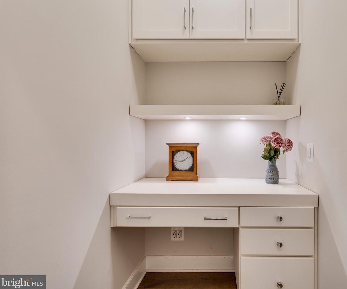 10294 Grosvenor Pl, Rockville MD 20852 exterior