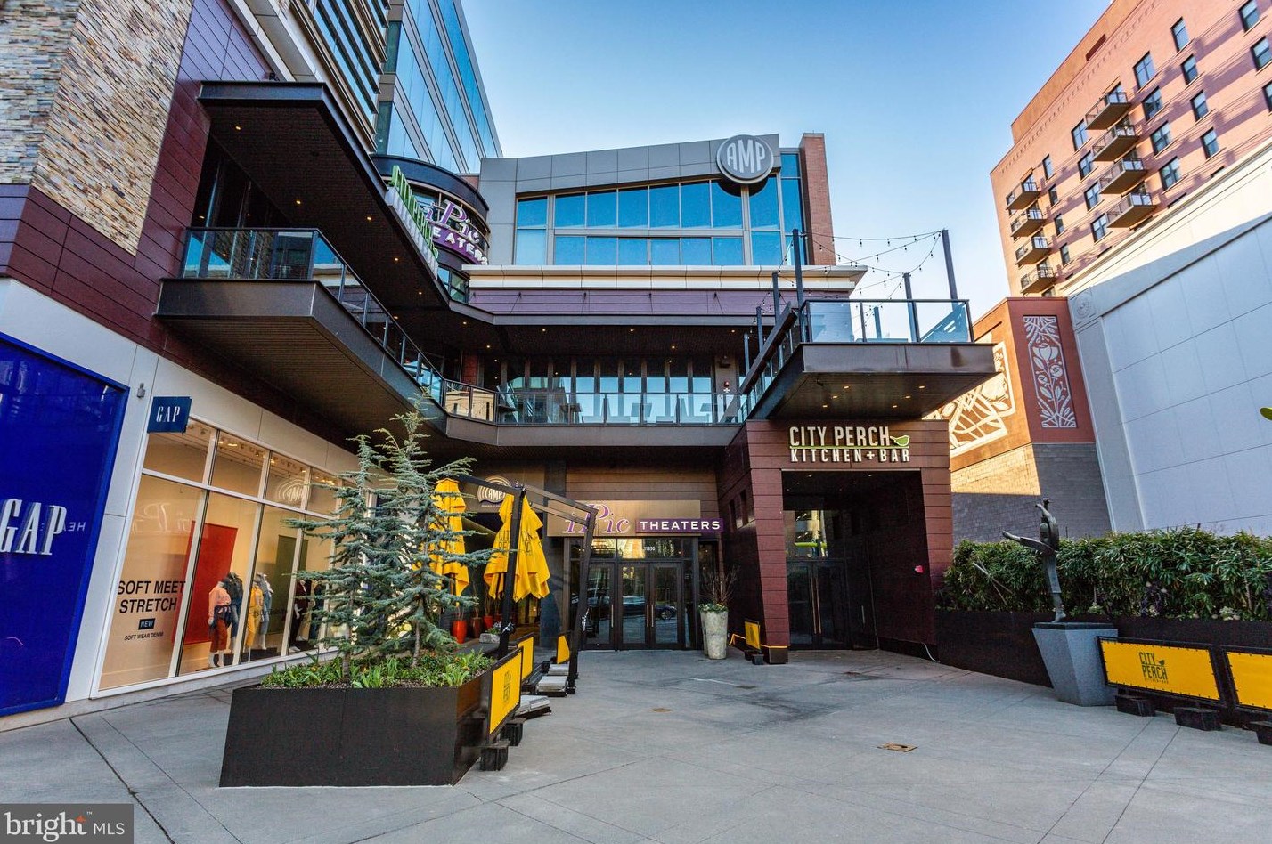 10294 Grosvenor Pl, Rockville MD 20852 exterior