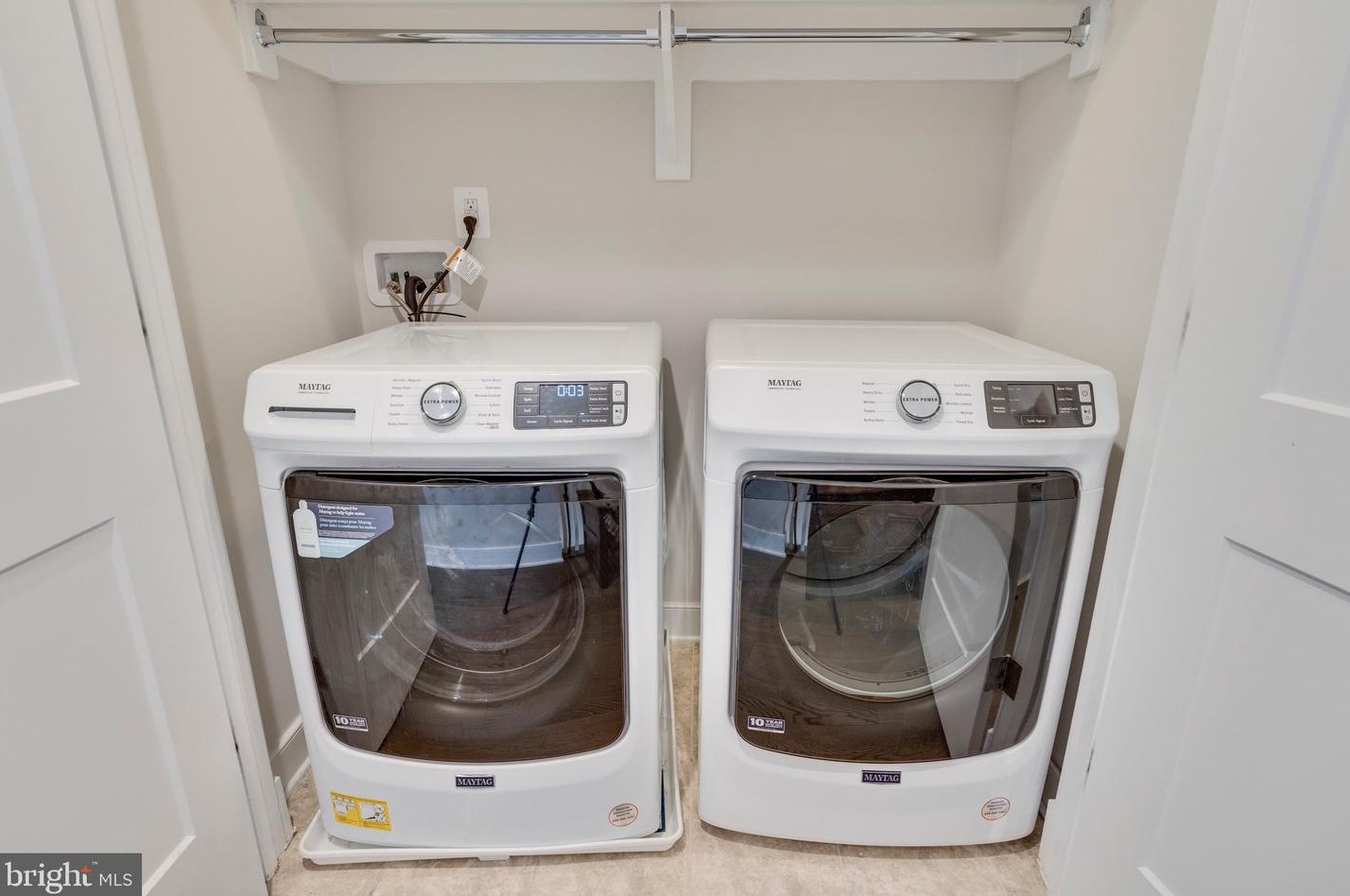 10294 Grosvenor Pl, Rockville MD 20852 exterior