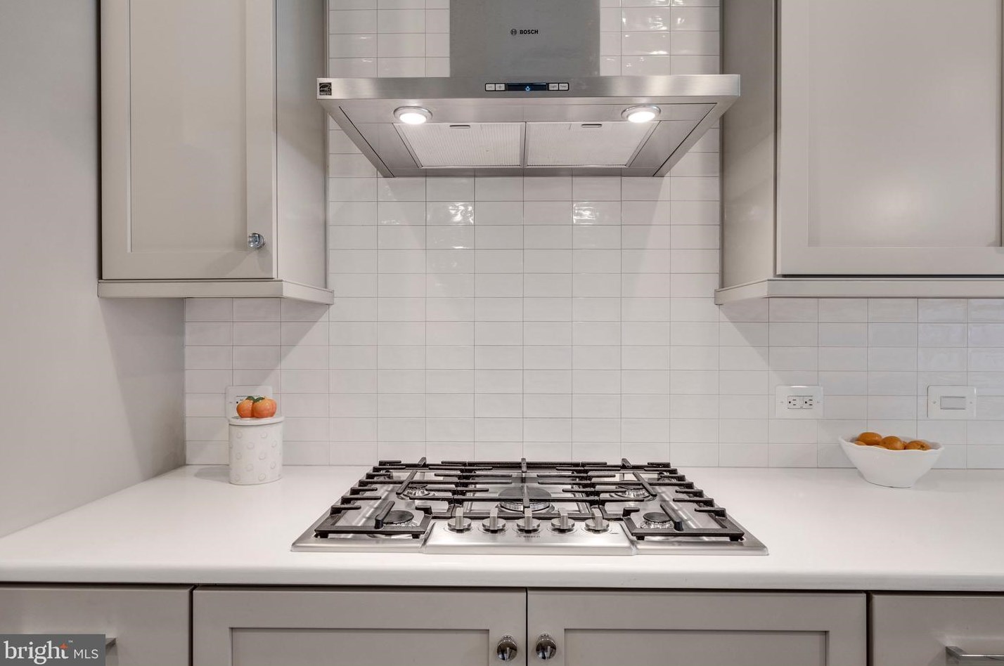 10294 Grosvenor Pl, Rockville MD 20852 exterior