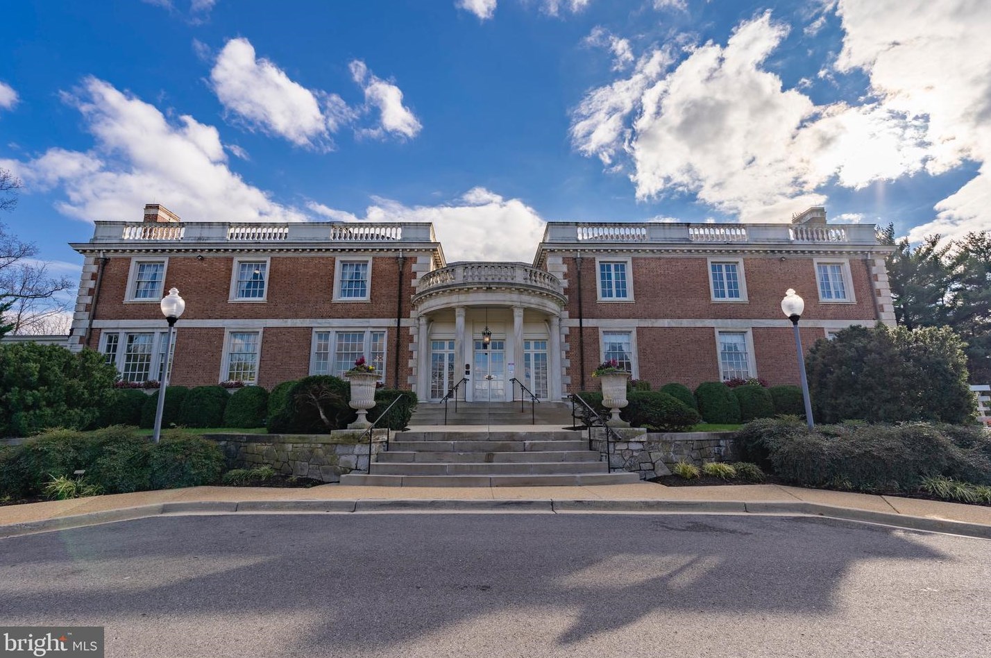10294 Grosvenor Pl, Rockville MD 20852 exterior