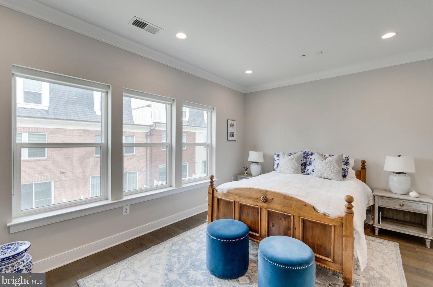 10294 Grosvenor Pl, Rockville MD 20852 exterior