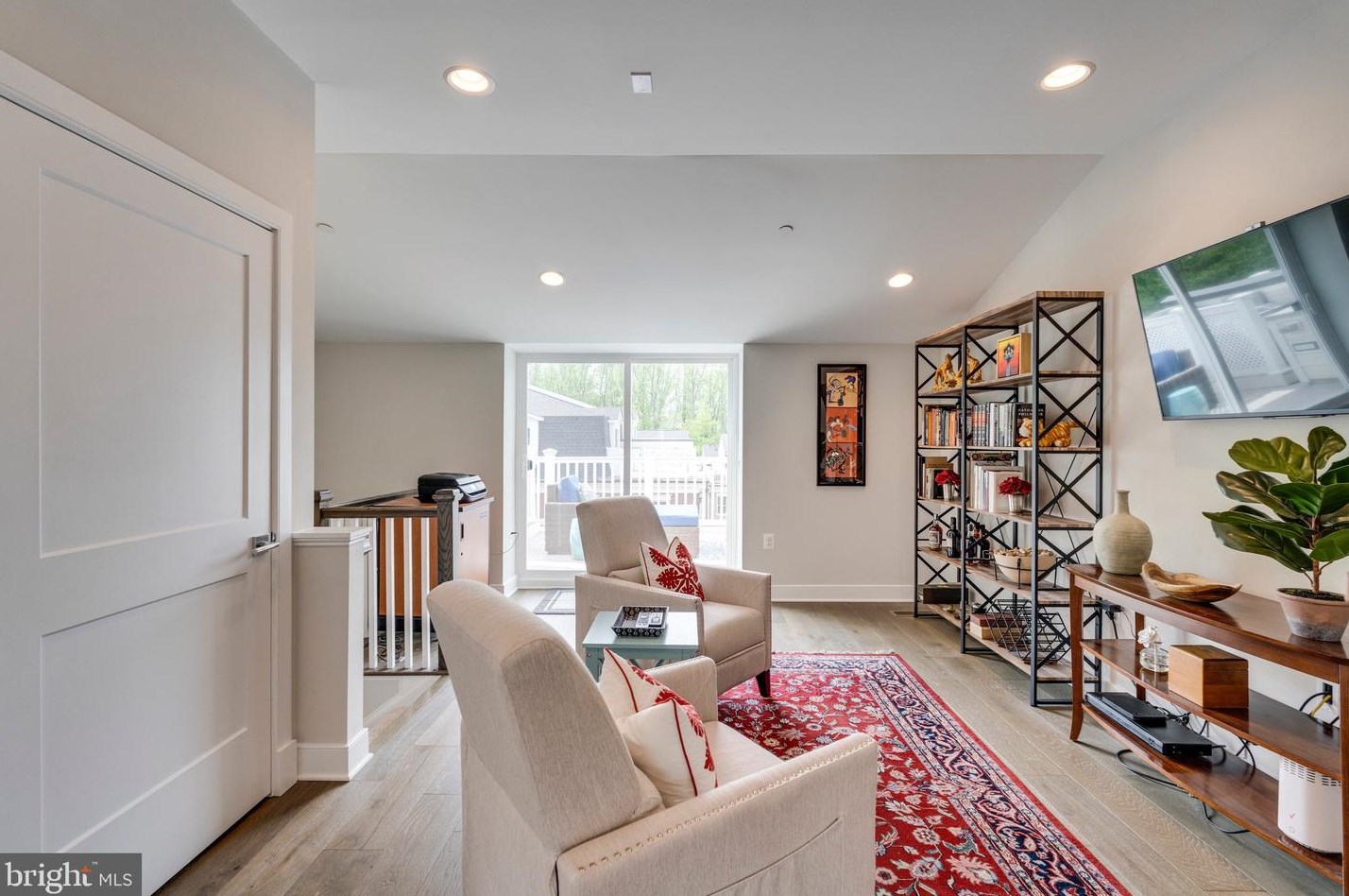 10294 Grosvenor Pl, Rockville MD 20852 exterior