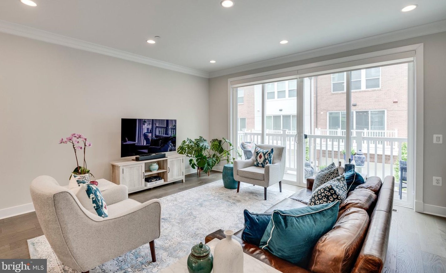 10294 Grosvenor Pl, Rockville MD 20852 exterior