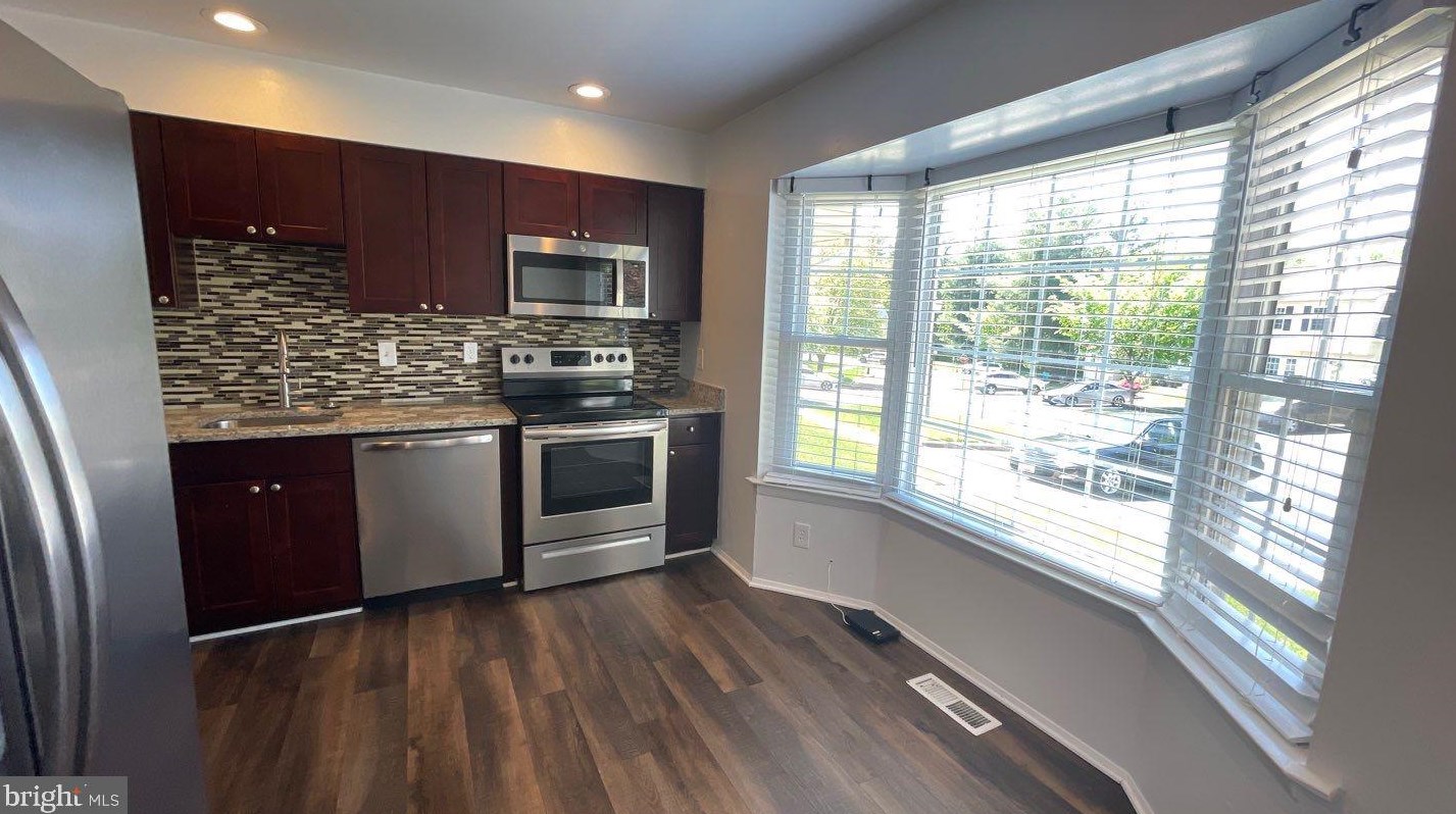 8611 Kelso Ter, Gaithersburg, MD 20877-3754