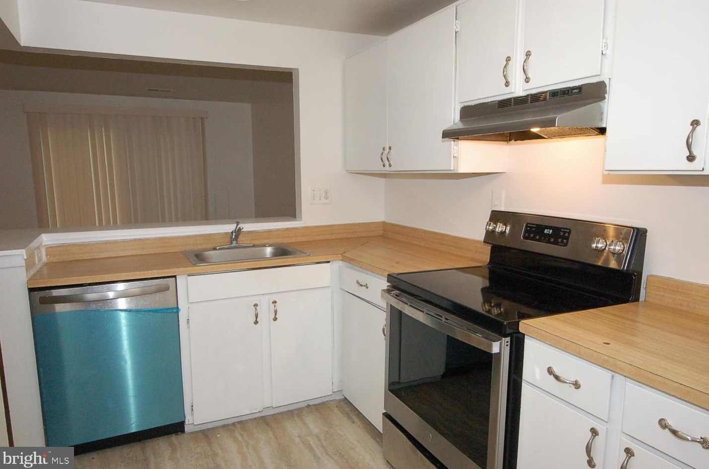 9325 Chadburn Pl, Gaithersburg MD 20886-4029 exterior