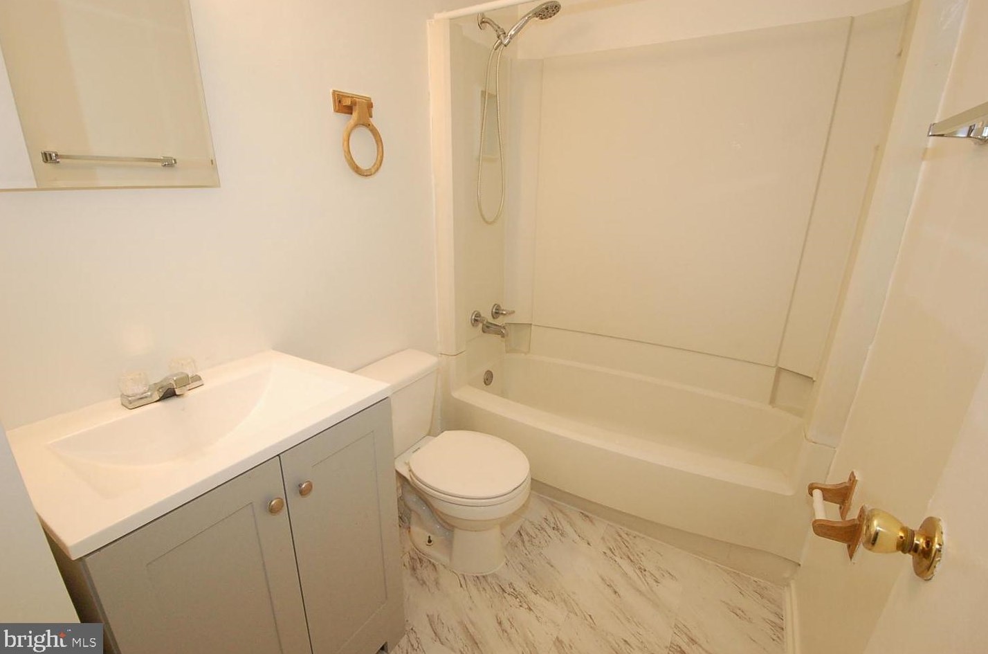 9325 Chadburn Pl, Gaithersburg MD 20886-4029 exterior